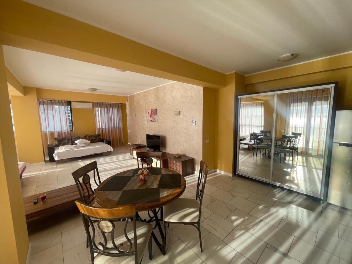 Sophia Lake View Suite Mamaia Extérieur photo