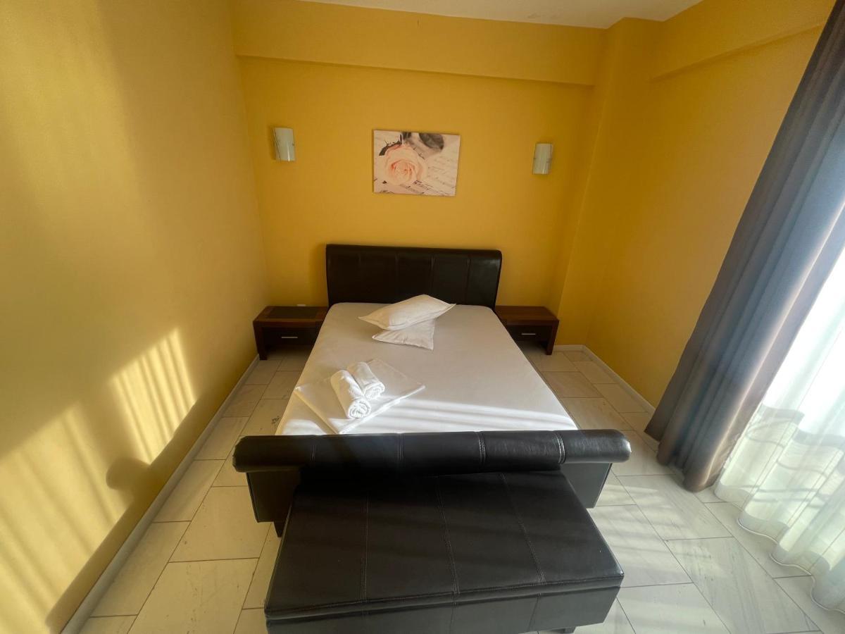 Sophia Lake View Suite Mamaia Extérieur photo