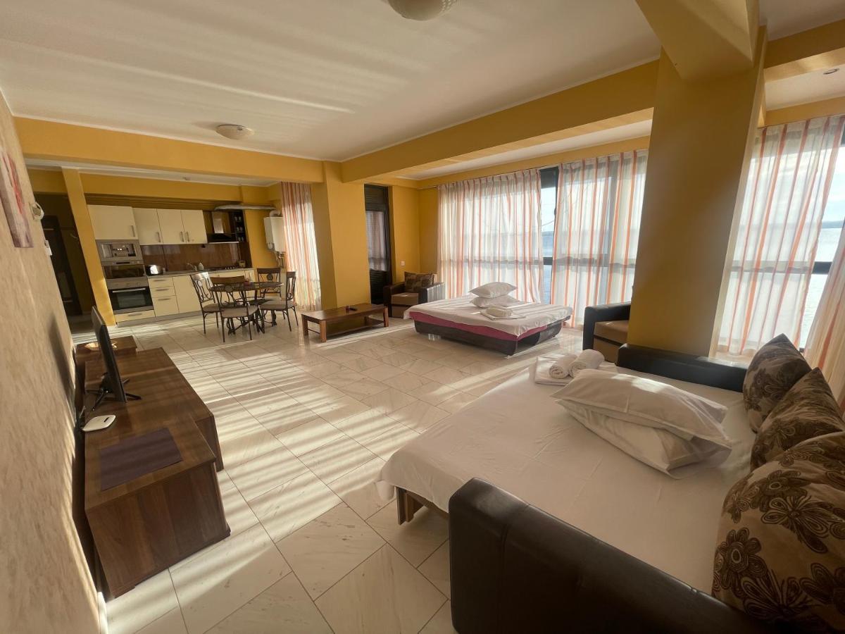Sophia Lake View Suite Mamaia Extérieur photo