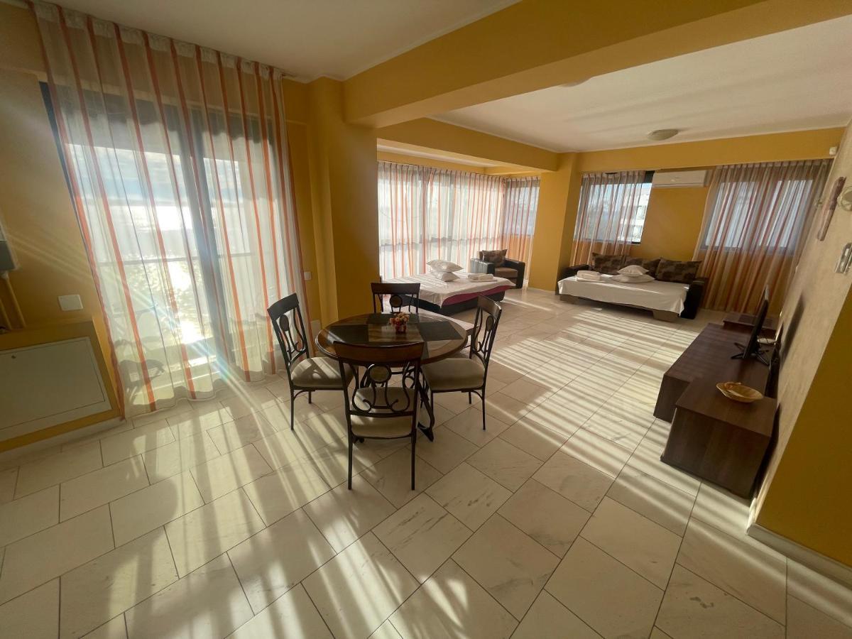 Sophia Lake View Suite Mamaia Extérieur photo