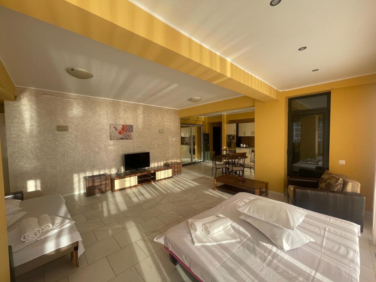 Sophia Lake View Suite Mamaia Extérieur photo