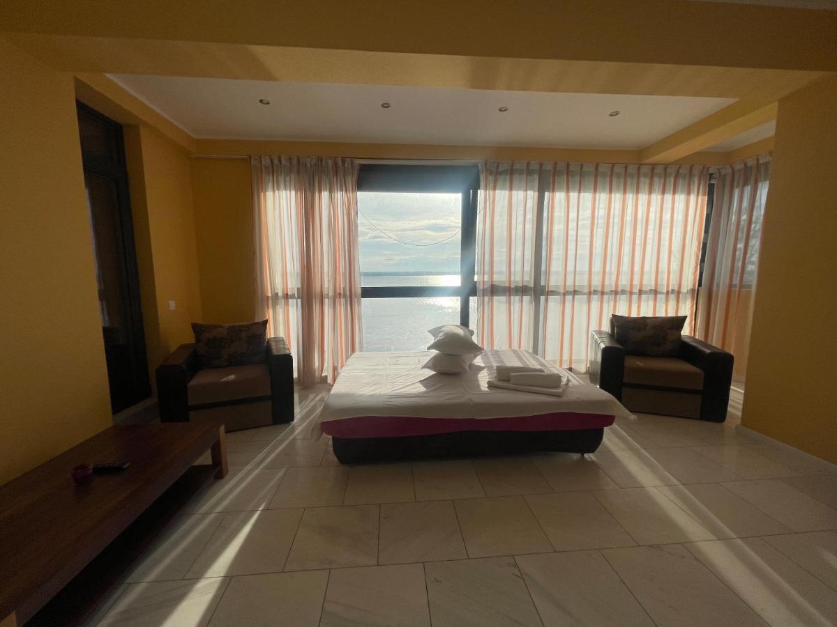 Sophia Lake View Suite Mamaia Extérieur photo
