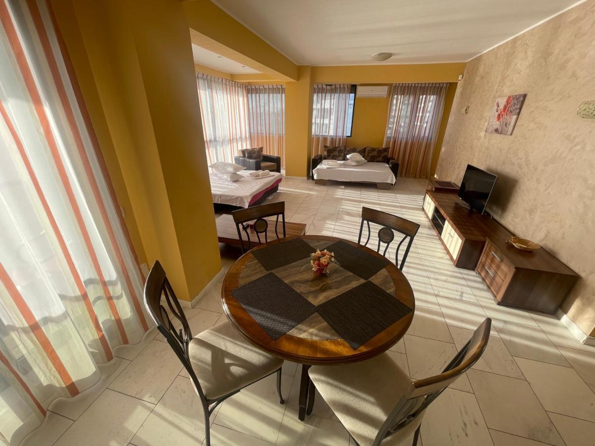 Sophia Lake View Suite Mamaia Extérieur photo