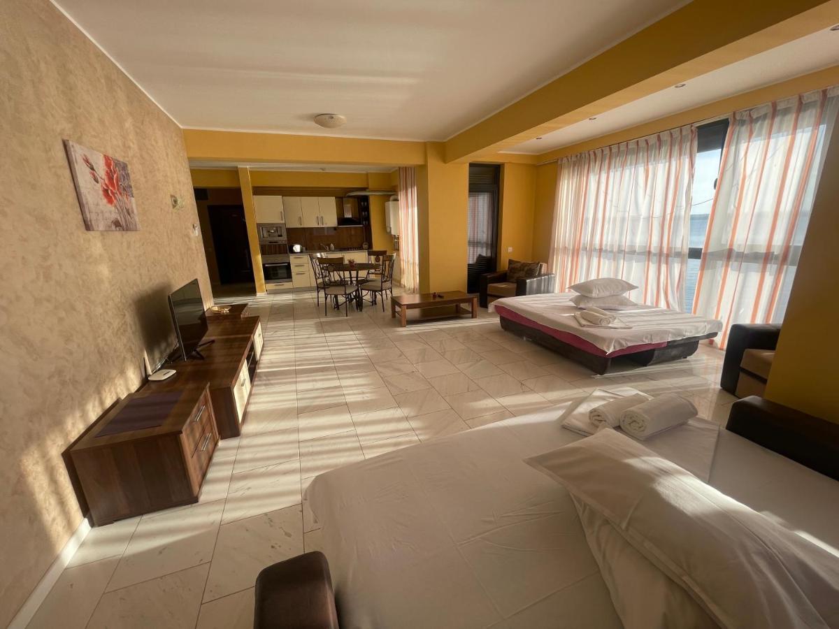 Sophia Lake View Suite Mamaia Extérieur photo