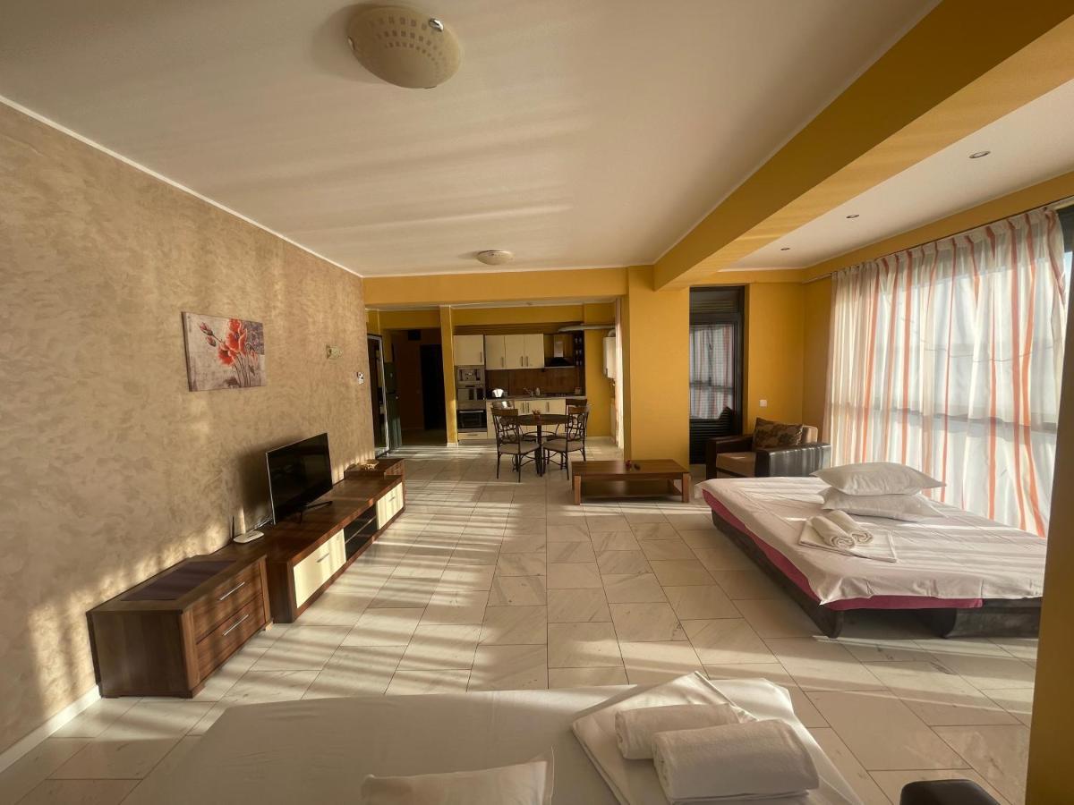 Sophia Lake View Suite Mamaia Extérieur photo