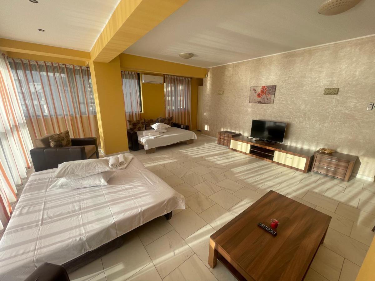 Sophia Lake View Suite Mamaia Extérieur photo