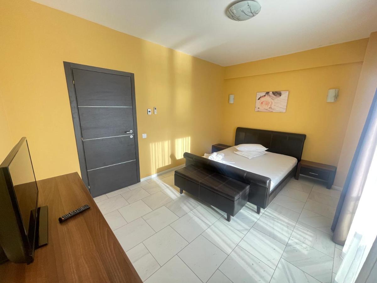 Sophia Lake View Suite Mamaia Extérieur photo