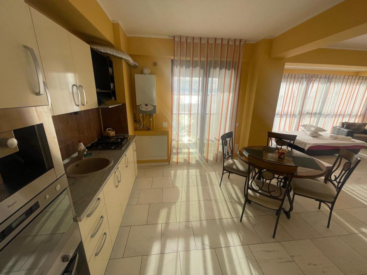 Sophia Lake View Suite Mamaia Extérieur photo
