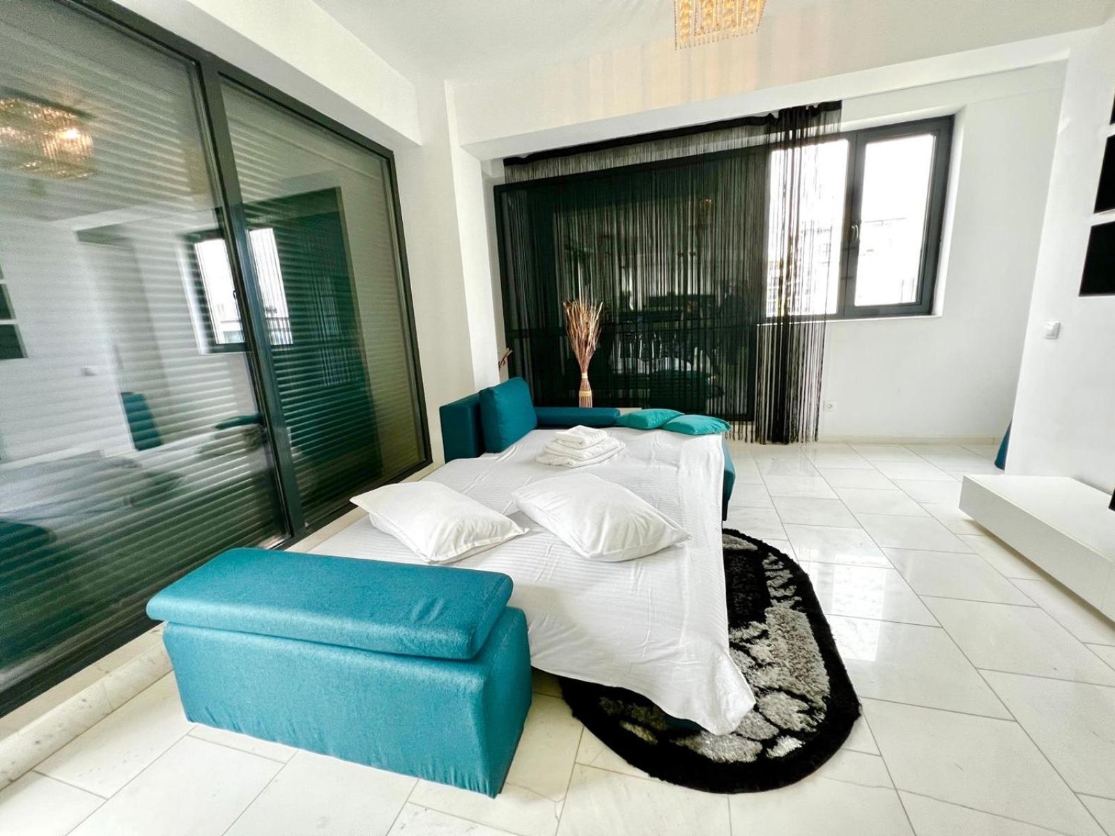 Sophia Lake View Suite Mamaia Extérieur photo