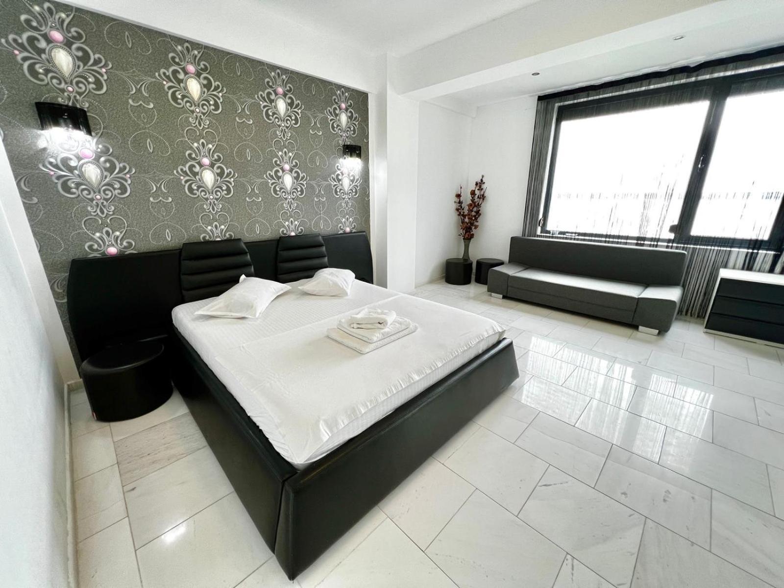 Sophia Lake View Suite Mamaia Extérieur photo