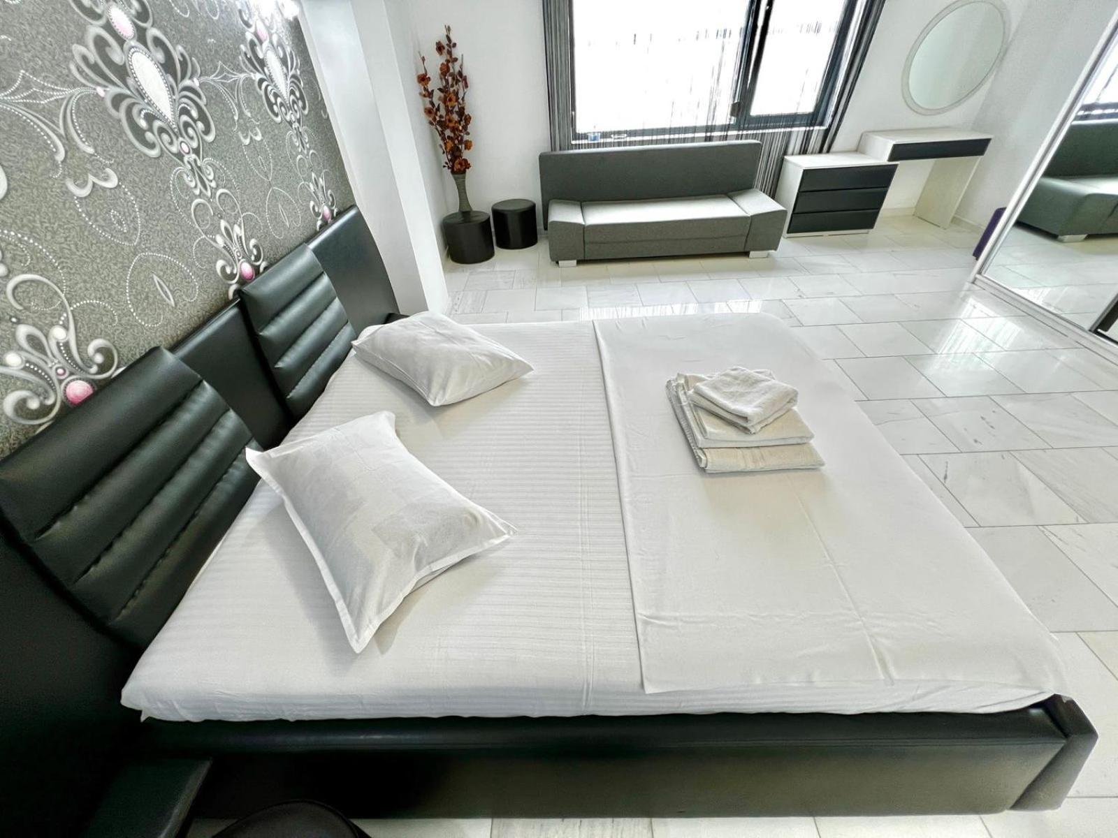 Sophia Lake View Suite Mamaia Extérieur photo