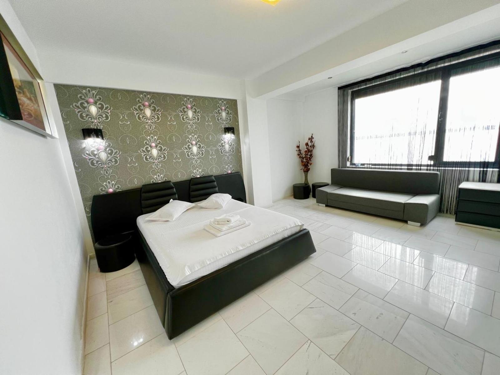 Sophia Lake View Suite Mamaia Extérieur photo