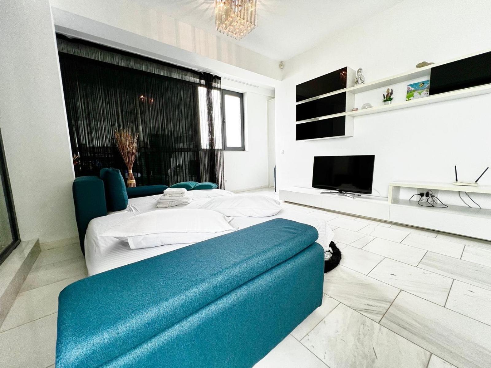 Sophia Lake View Suite Mamaia Extérieur photo