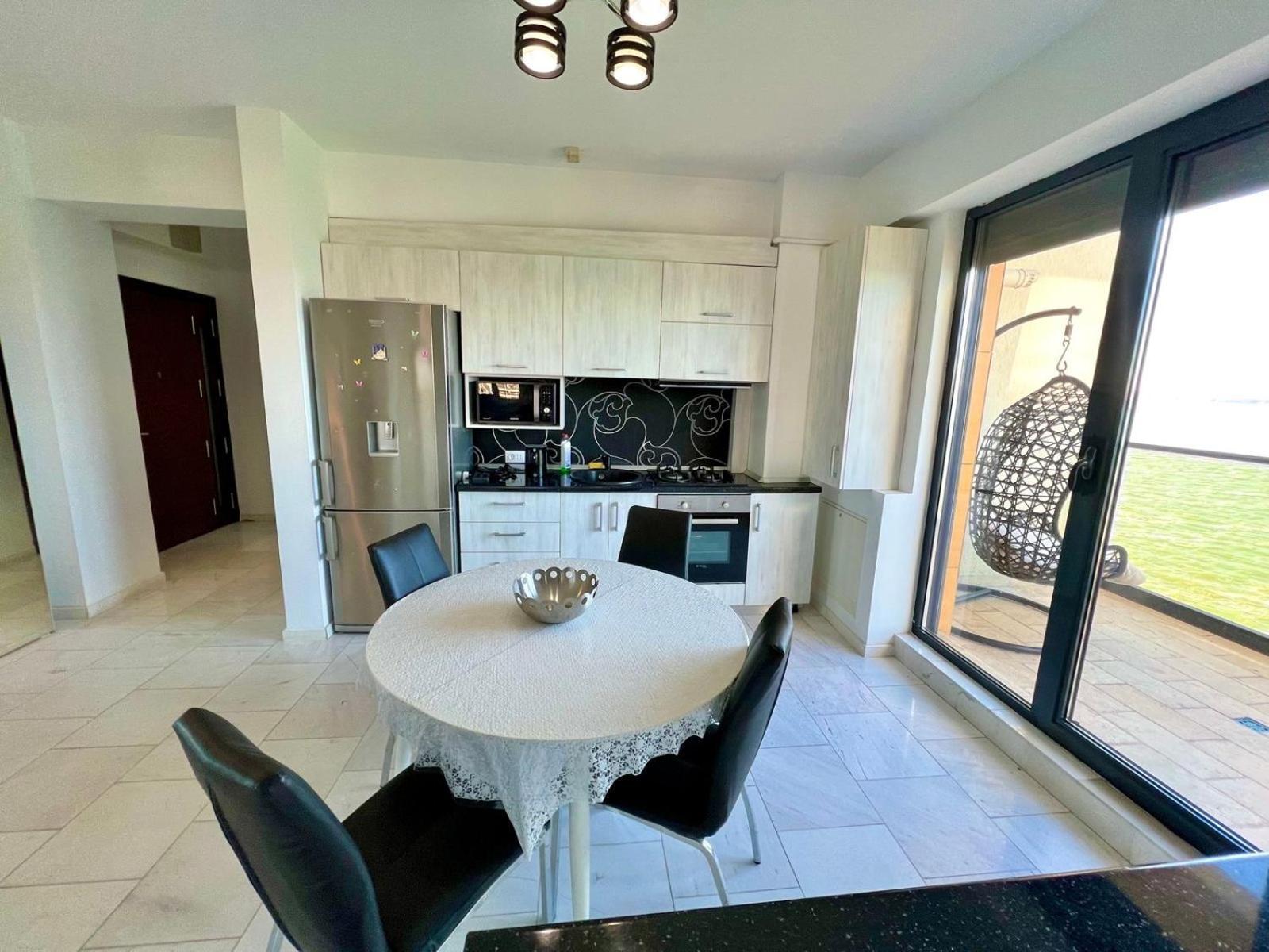 Sophia Lake View Suite Mamaia Extérieur photo