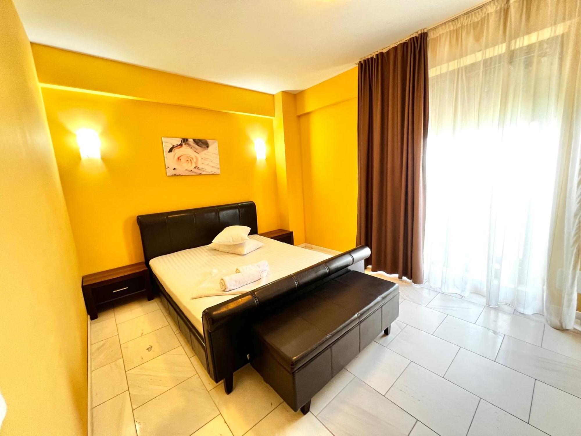 Sophia Lake View Suite Mamaia Extérieur photo