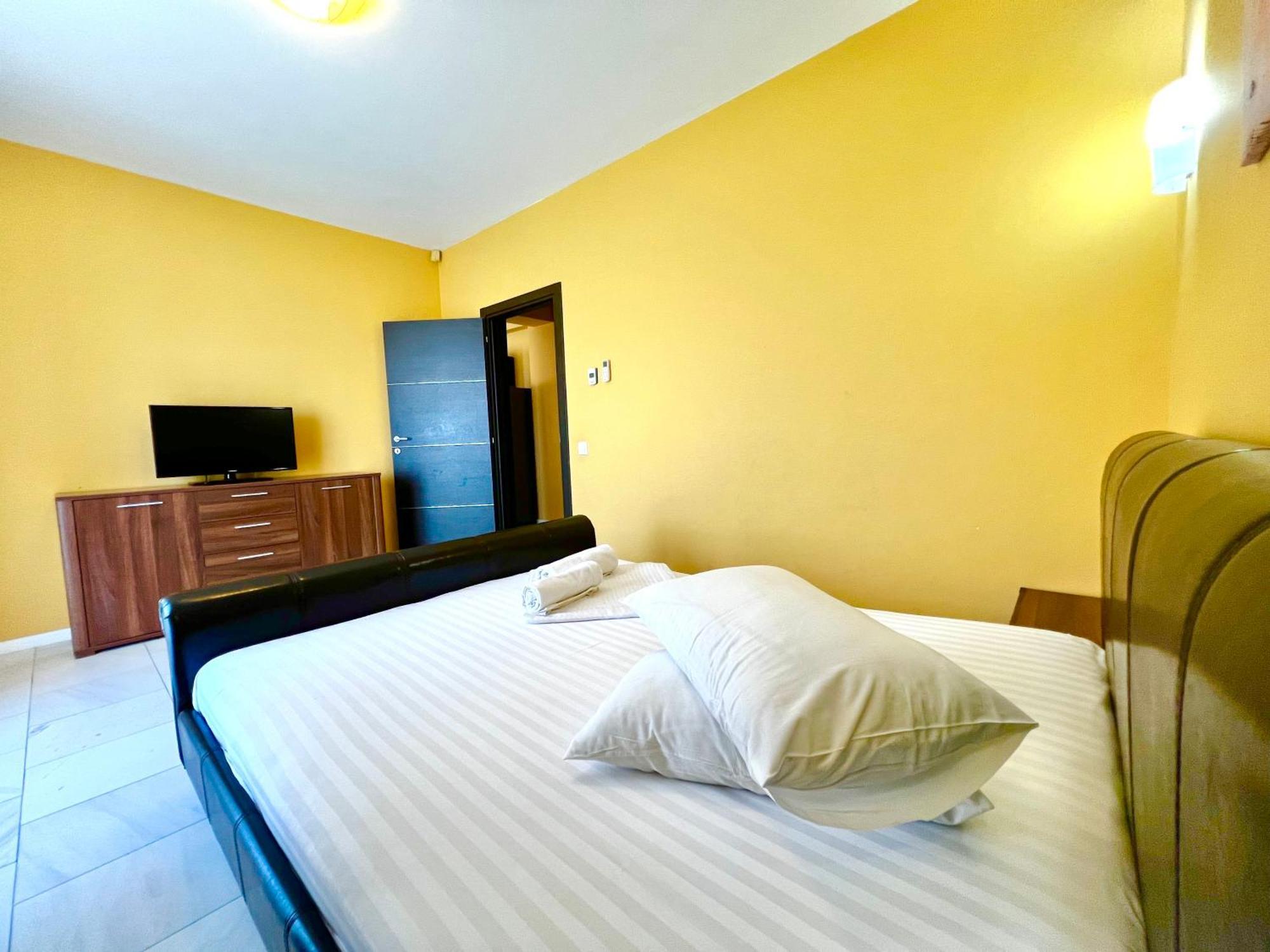 Sophia Lake View Suite Mamaia Extérieur photo